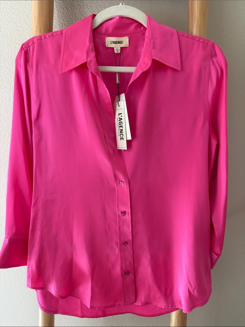 🆕 L'AGENCE | Dani Silk Button-Down Shirt in electric pink - Picture 6 of 11